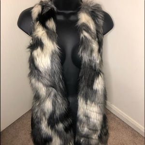 Almost Famous XS Faux Fur Vest